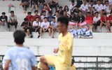 [ẢNH] 10 phút trên sân của Đào Vương Thành, cầu thủ chỉ có 1 tay