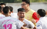 [ẢNH] Màn ăn mừng đầy cảm xúc của cựu vô địch THPT Hoàng Cầu sau màn ngược dòng kịch tính