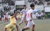 [ẢNH] Đánh bại cựu Á quân, THPT Nguyễn Bỉnh Khiêm đặt một chân vào vòng 1/16