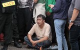 [ẢNH] Ngàn người chầu chực dưới mưa chờ mua vé trận Việt Nam - Malaysia
