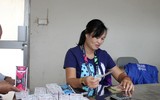 [ẢNH] Ngàn người chầu chực dưới mưa chờ mua vé trận Việt Nam - Malaysia