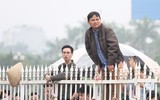 [ẢNH] Ngàn người chầu chực dưới mưa chờ mua vé trận Việt Nam - Malaysia
