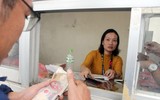 [ẢNH] Ngàn người chầu chực dưới mưa chờ mua vé trận Việt Nam - Malaysia