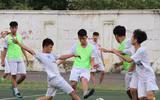 [ẢNH] Nhận 2 thẻ đỏ, THPT Vinschool đánh rơi chiến thắng