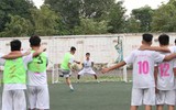 [ẢNH] Nhận 2 thẻ đỏ, THPT Vinschool đánh rơi chiến thắng