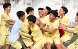 [ẢNH] Thủ môn bất đắc dĩ mang về chiến thắng cho THPT Xuân Mai