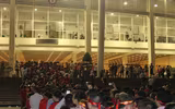 Cổ động viên tiếp lửa trên sân Mỹ Đình trong cuộc đấu với Malaysia