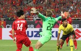 [ẢNH] Bị đối thủ chơi bạo lực, Công Phượng vẫn biết cách 