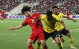 [ẢNH] Bị đối thủ chơi bạo lực, Công Phượng vẫn biết cách 