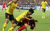 [ẢNH] Bị đối thủ chơi bạo lực, Công Phượng vẫn biết cách 
