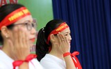 [ẢNH] Thầy cô trường Trương Định diễn văn nghệ góp vui trong lễ xuất quân