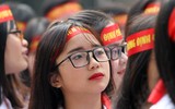 [ẢNH] Nữ sinh trường Trương Định và Phùng Khắc Khoan khoe sắc trước trận chung kết