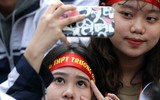[ẢNH] Nữ sinh trường Trương Định và Phùng Khắc Khoan khoe sắc trước trận chung kết