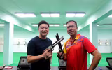 Quán quân Olympic Jin Jong-oh trổ tài bắn súng trước các xạ thủ Việt Nam