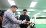 Quán quân Olympic Jin Jong-oh trổ tài bắn súng trước các xạ thủ Việt Nam