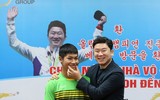 Quán quân Olympic Jin Jong-oh trổ tài bắn súng trước các xạ thủ Việt Nam