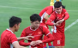 [ẢNH] Phan Văn Đức tươi rói cùng đồng đội hướng tới bán kết lượt về