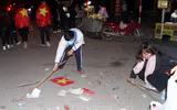 [ẢNH] Nhiều bạn trẻ rủ nhau dọn 