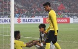 [ẢNH] Cầu thủ Malaysia buồn rười rượi khi nhìn ĐT Việt Nam đoạt cúp