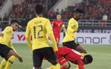 [ẢNH] Cầu thủ Malaysia buồn rười rượi khi nhìn ĐT Việt Nam đoạt cúp