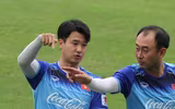 [ẢNH] Trợ lý điển trai người Hàn Quốc gây chú ý ở U23 Việt Nam
