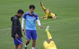 [ẢNH] Trợ lý điển trai người Hàn Quốc gây chú ý ở U23 Việt Nam