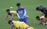 [ẢNH] Trợ lý điển trai người Hàn Quốc gây chú ý ở U23 Việt Nam