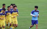 [ẢNH] Trợ lý điển trai người Hàn Quốc gây chú ý ở U23 Việt Nam