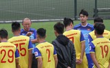 [ẢNH] Trợ lý điển trai người Hàn Quốc gây chú ý ở U23 Việt Nam