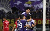 [ẢNH] Sân Hàng Đẫy sống lại không khí trận derby