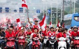 [ẢNH] Trận Hà Nội - Hải Phòng gián đoạn vì pháo sáng của cổ động viên quá khích