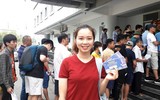 [ẢNH] Thức đêm, đội nắng, ăn bánh mỳ... chờ mua vé U23 Việt Nam