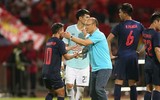 [ẢNH] 'Messi Việt' hội ngộ 'Messi Thái' sau trận hòa không bàn thắng