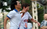 [ẢNH] Thú vị hình ảnh mẹ dắt tay con về đích giải chạy 