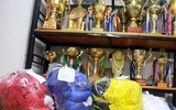 [ẢNH] Thầy và trò các trường phấn khởi nhận áo đấu trước ngày ra quân