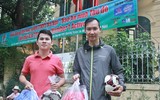 [ẢNH] Thầy và trò các trường phấn khởi nhận áo đấu trước ngày ra quân