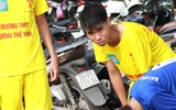 [ẢNH] Khoảnh khắc đẹp của tình bạn tại giải bóng đá học sinh Hà Nội