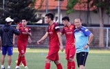[ẢNH] Trải nghiệm tắc đường, thầy trò Park Hang-seo vẫn hứng khởi tập buổi đầu tại Indonesia