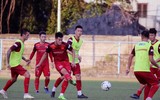[ẢNH] Trải nghiệm tắc đường, thầy trò Park Hang-seo vẫn hứng khởi tập buổi đầu tại Indonesia