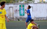[ẢNH] Cầu thủ THPT Đống Đa công kênh HLV sau chiến thắng nghẹt thở