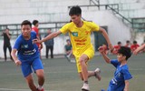 [ẢNH] Cầu thủ THPT Đống Đa công kênh HLV sau chiến thắng nghẹt thở