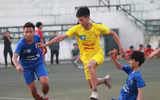 [ẢNH] Cầu thủ THPT Đống Đa công kênh HLV sau chiến thắng nghẹt thở