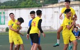 [ẢNH] Cầu thủ THPT Đống Đa công kênh HLV sau chiến thắng nghẹt thở