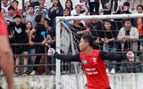 [ẢNH] 6 thắng 7 trên chấm luân lưu, cầu thủ trường Lý Thánh Tông khóc nức nở