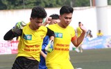 [ẢNH] Ba phút ghi 2 bàn, THPT Chuyên Nguyễn Huệ vào vòng 1/8
