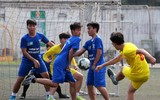 [ẢNH] Ba phút ghi 2 bàn, THPT Chuyên Nguyễn Huệ vào vòng 1/8