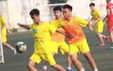 [ẢNH] Cầu thủ Hà Đông nâng bổng HLV sau chiến thắng nghẹt thở