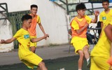 [ẢNH] Cầu thủ Hà Đông nâng bổng HLV sau chiến thắng nghẹt thở