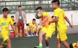 [ẢNH] Cầu thủ Hà Đông nâng bổng HLV sau chiến thắng nghẹt thở