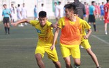 [ẢNH] Cầu thủ Hà Đông nâng bổng HLV sau chiến thắng nghẹt thở